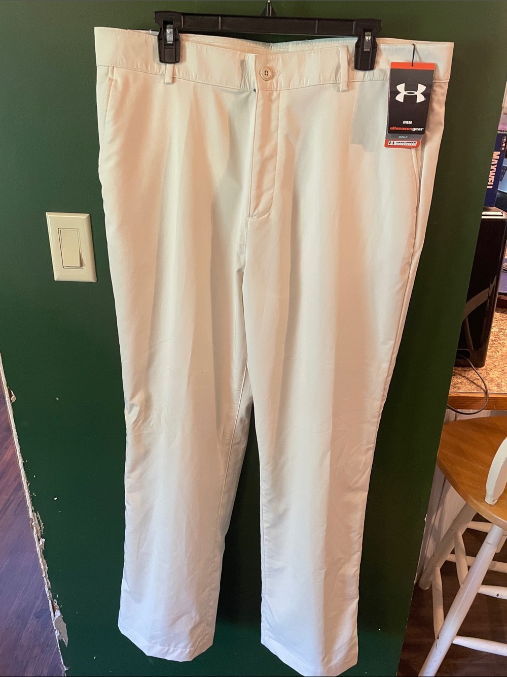Under Armour Men’s White Golf Chinos off white relaxed fit size 38x32 NWT